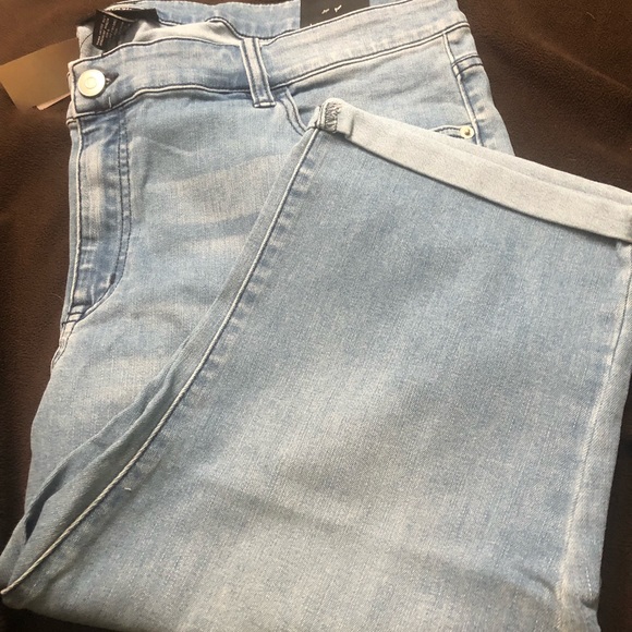 Capris - Picture 3 of 5